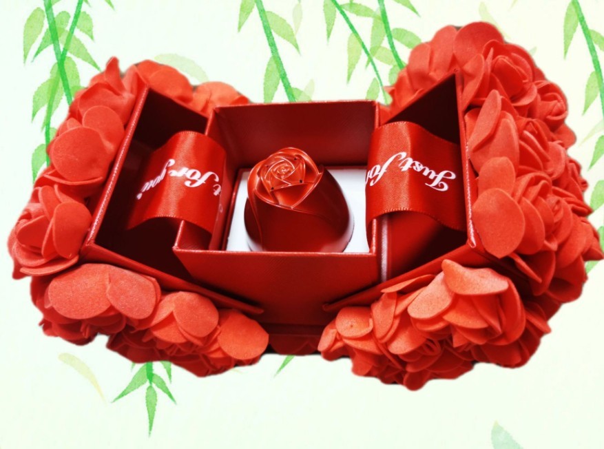 Heiße Valentinstag Geschenke Metall Rose Schmuck Geschenk-Box Halskette für Hochzeit Freundin Halskette Geschenke